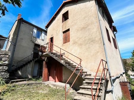 saillant  petite maison de village proche de la rivière