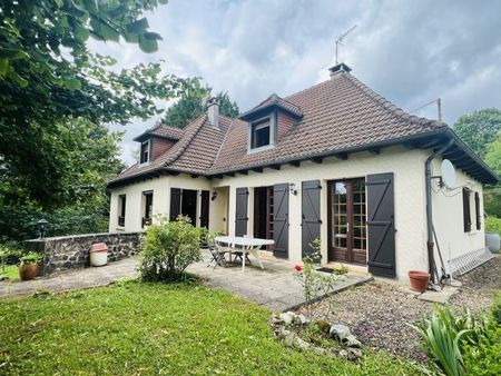 agreable maison avec jardin et garage