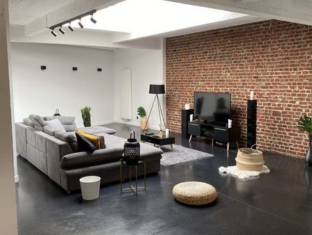 loft/atelier/surface 3 pièces 147 m²