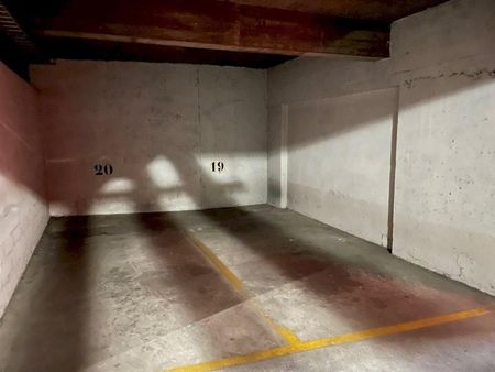 parking privé - bordeaux cendre - saint andré - 13m²
