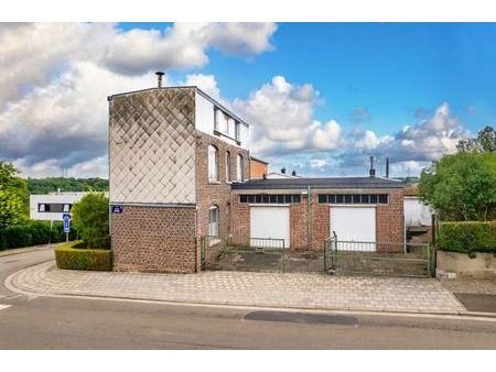 maison 4 ch  atelier (88m²)  garage (51m²) et jardin.