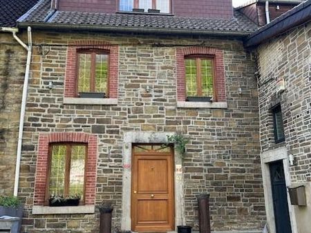 une maison en pierres du pays avec jardin à esneux