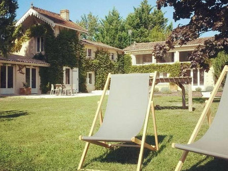 propriété avec chambres d'hôtes  piscine  terrasse et grand