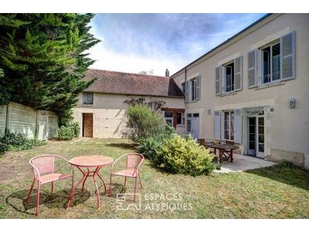 maison de bourg à proximité du canal d'orléans et son jardin