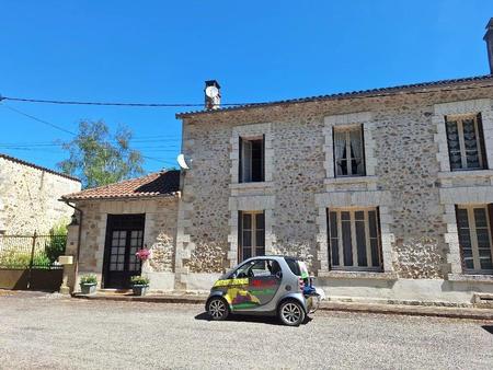 maison de bourg cour et dépendances