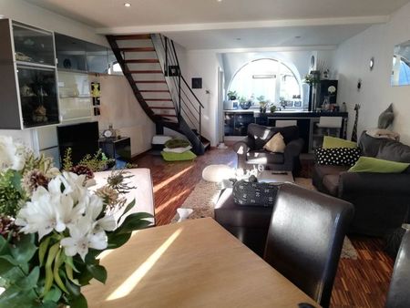 duplex atypique avec balcon en plein centre de neufchâteau