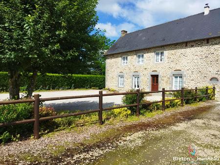 corps de ferme sur un hectare secteur mayenne