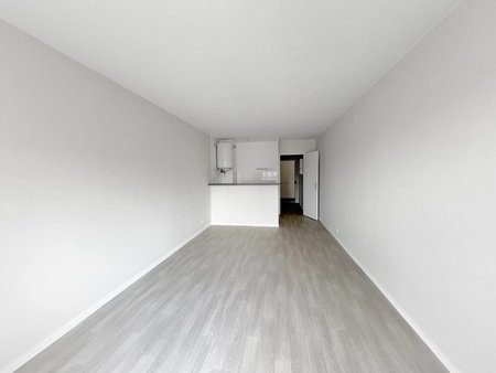 paris 11 charonne - studio 29 74m2 - 3eme etage - - a louer vide - beau studio de 31 82 m2