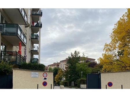 location stationnement  m² t- à lyon 9  124 €