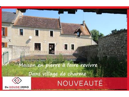 maison en pierre  dans village de charme