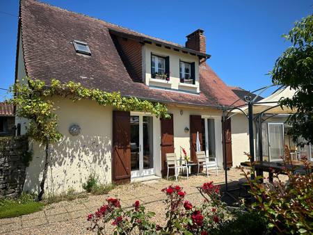 maison de 2 chambres avec belle grange  atelier  garage et piscine