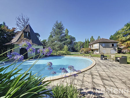 a vendre maison de 224 m² avec parc d'un hectare  dépendances et piscine à 10 minutes de c