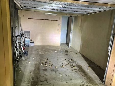 garage / parking / box de stockage