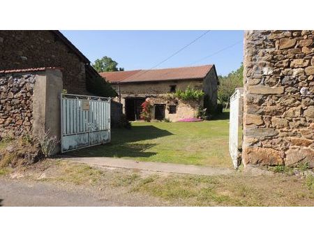 a vendre corps de ferme au coeur de l'auvergne