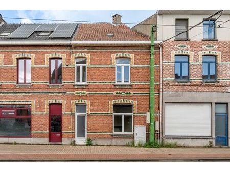 te renoveren woning met 4 slaapkamers