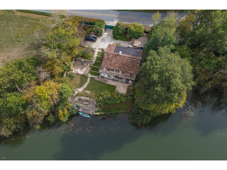 maison d'exception avec jardin et ponton privatif sur le lot