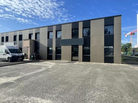 location d'entrepôt de 553 m² à bruges - 33520