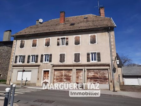 maison de village au centre de boege