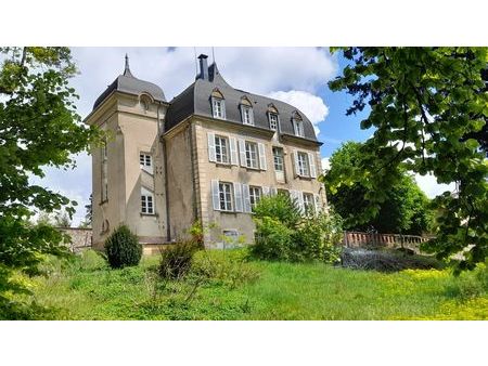 manoir en bordure de village