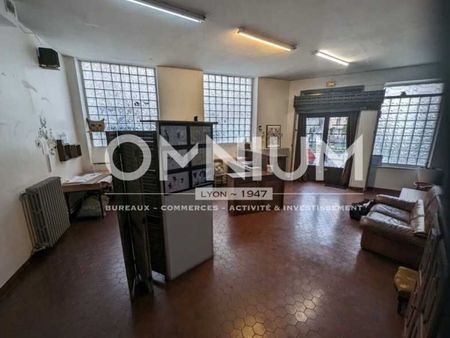 local commercial 102 m²