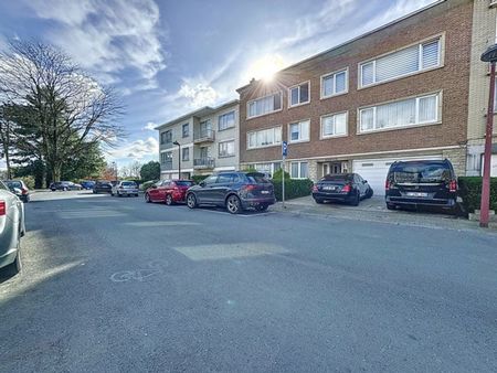 lumineux appartement 3 chambres + 2 parkings