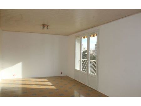 location appartement  61.88 m² t-3 à toulon  731 €