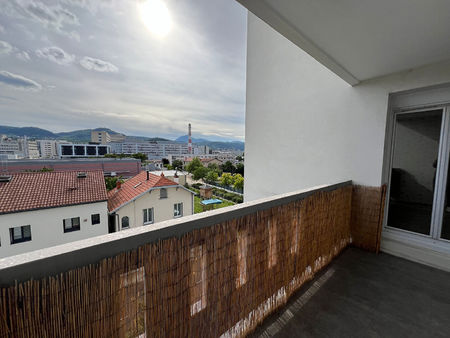 appartement 3 pièces de 70 m² avec balcon à clermont-ferrand