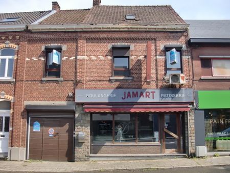 immeuble mixte à usage de boulangerie avec appartement