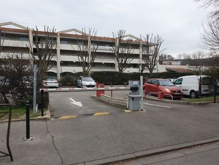 location place de parking aix en pce