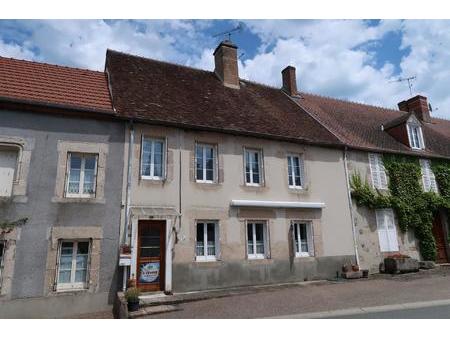 maison de bourg partiellement meublée habitable de suite