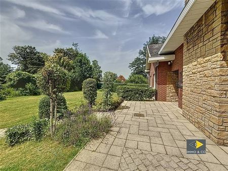 villa 5 chambres avec beau jardin ensoleillé et arboré