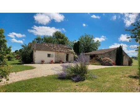 maison en pierre avec belle vue et gîte