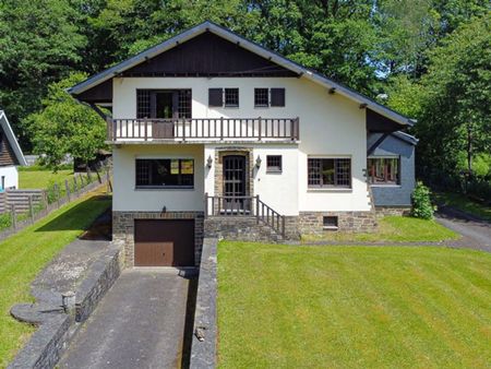 grande maison avec 3 niveaux à gedinne-station