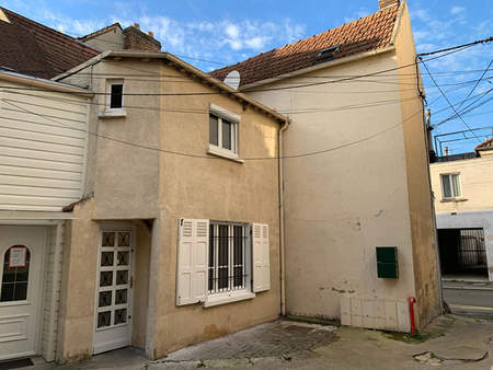 immeuble 2 locaux commerciaux et un appartement f4 duplex - bonnieres sur seine