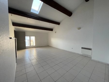 appartement 3 pièces - 65m² - mazan