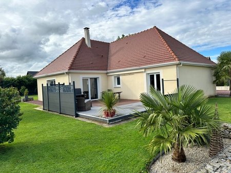 magnifique propriété  viable de plain-pied  comprenant une maison principale  une dépendan