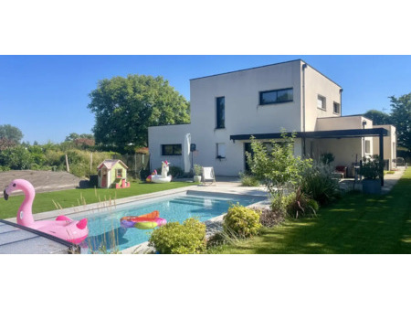 maison avec piscine et terrasse longuenée-en-anjou (49)