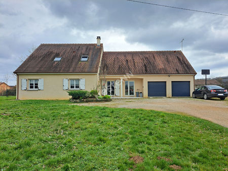 maison située entre chalon-sur-saone et lons-le-saunier proche louhans et ses 157 arcades 