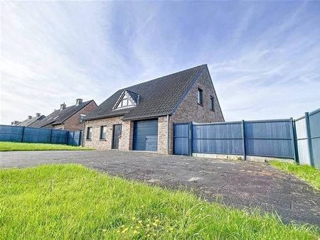 villa 4 chambres avec piscine  située dans un cadre prisé de