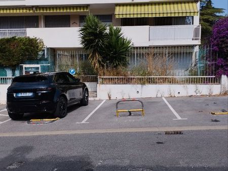 parking extérieur 17m2 pont des gabres