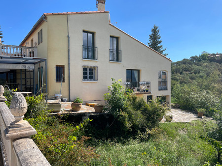 villa magnifiquement située près de céret avec piscine  22 hectares de terrain privé et de