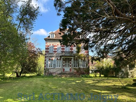 maison bourgoise avec corps de ferme sur parc de 16 124 m² avec cours d'eau