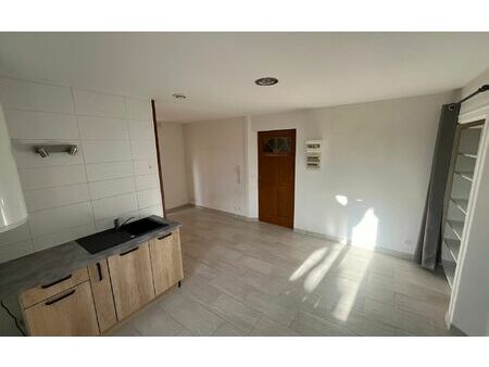 location appartement  m² t-1 à castelnaudary  522 €