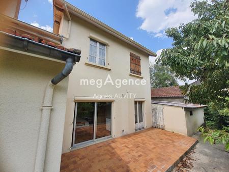 maison familliale sur 862 m² de terrain clos.