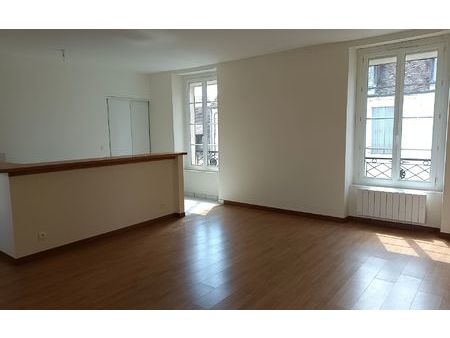 location immeuble  m² t-3 à mamers  545 €