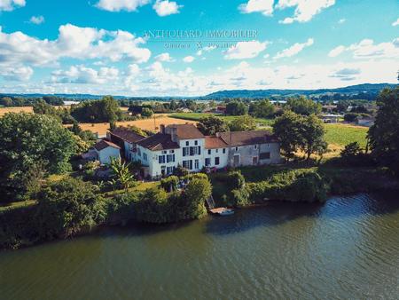 maison de maître  3 gîtes au bord du lot