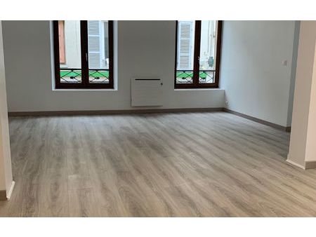 location appartement  m² t-2 à coulommiers  720 €