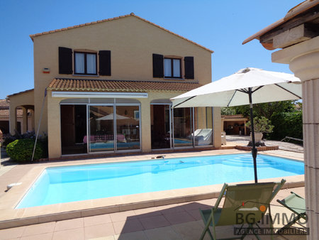 villa familliale f 4 avec piscine  garage sur 550 m2 de terr