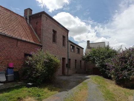 spacieuse maison 3 façades avec 4-5 chambres à rafraichir