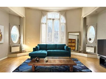 location appartement  80 m² t-2 à paris 9  3 000 €